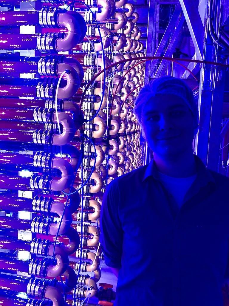 Dennis Mattsson í fullum skrúða í heimsókn hjá Algalíf sem bættist í hóp viðskiptavina DataLab undir lok árs 2020